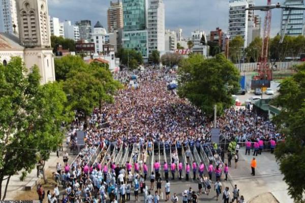 如何通过体育培训改善青少年的社交能力？(图1)